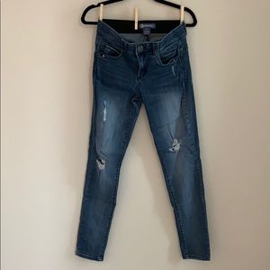 Democracy Jeans Stretch Waist size 6 Distressed